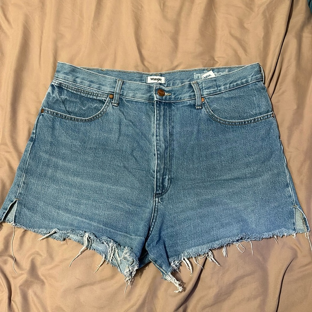 Festival high rise Wrangler shorts